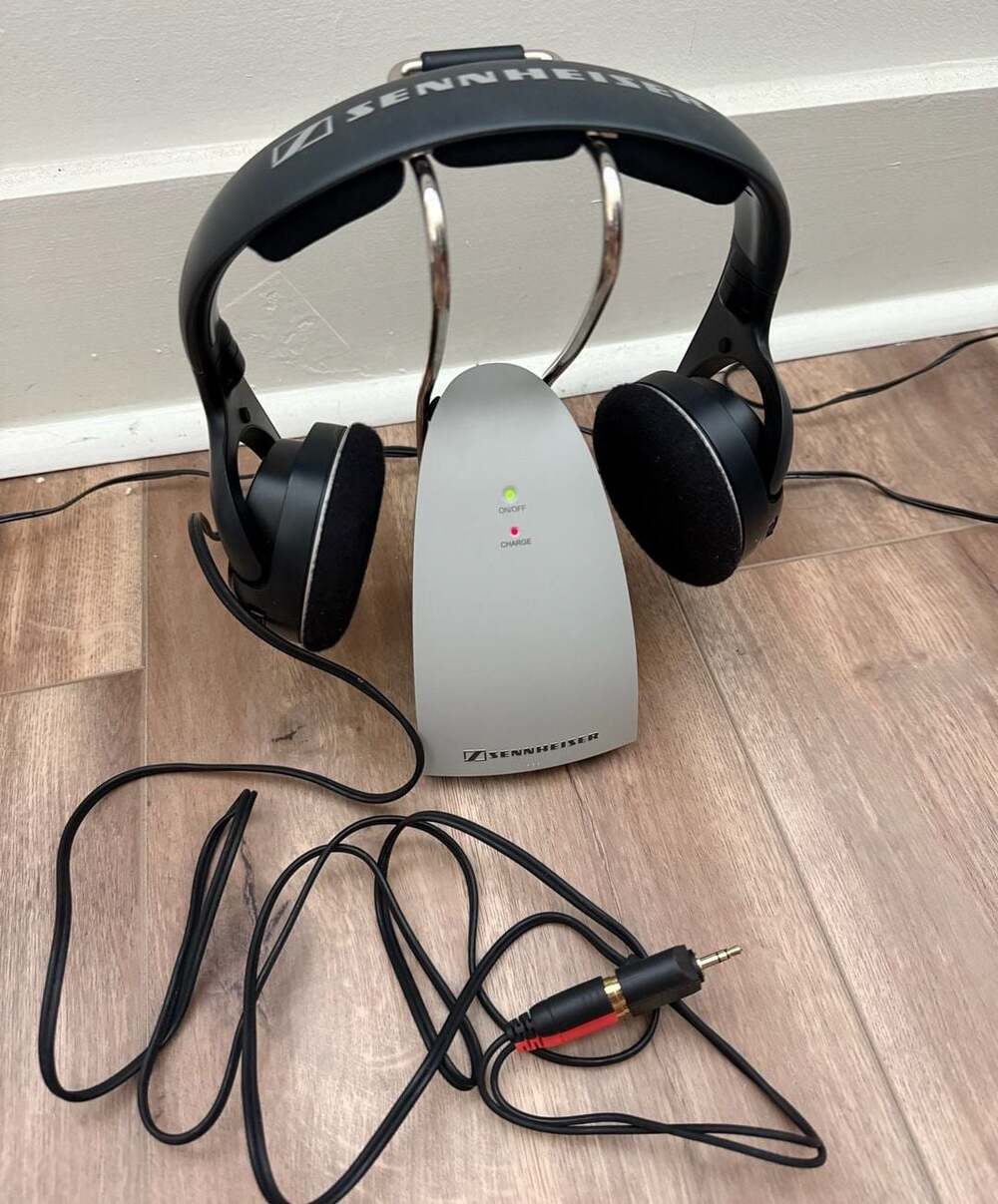 Sennheiser HDR 120 Wireless Headphones System
Tested works great !